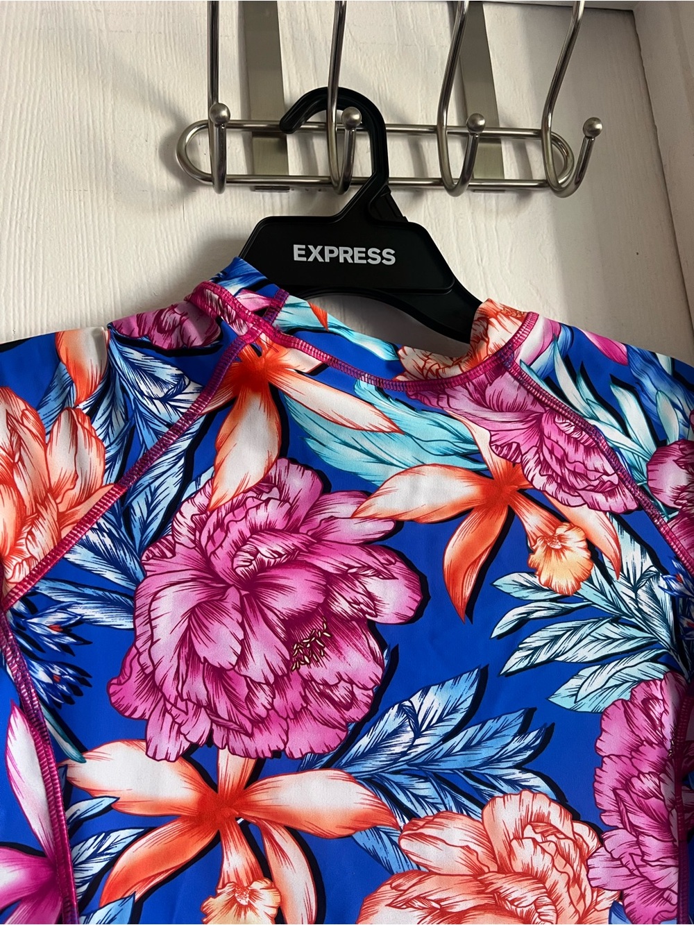 Hapari Passion Short Sleeve Rash Guard Size M Blue Tropical Floral NWT - Picture 9 of 12